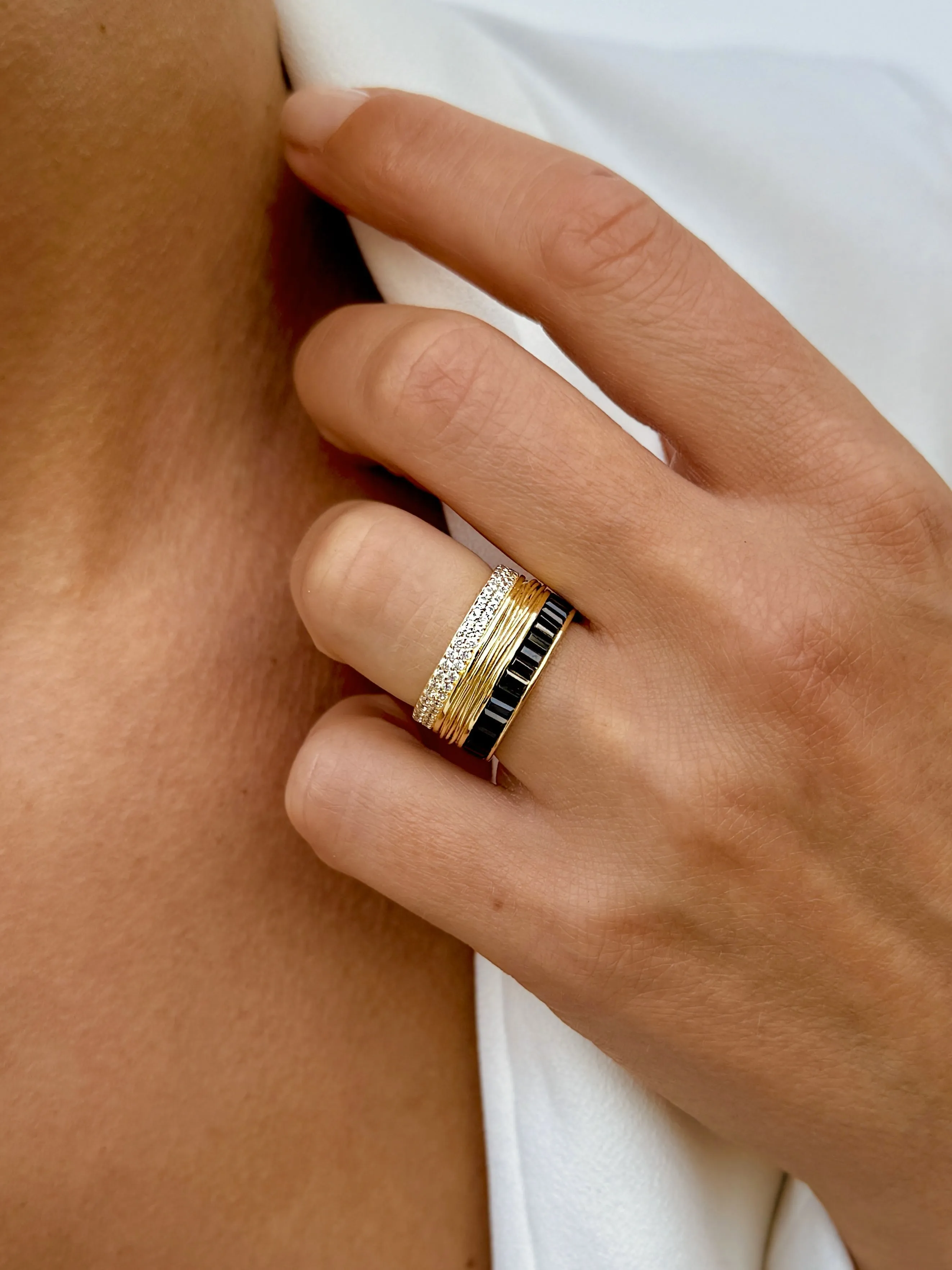 18k yellow gold ring assembled with zirconium oxide