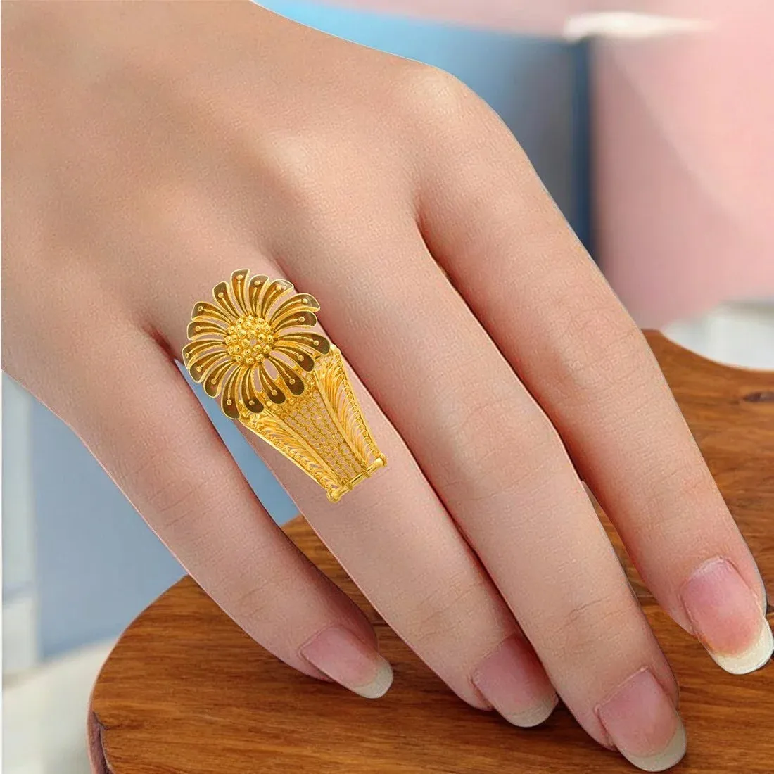 22K Gold Ring with Beautiful Flower Motif
