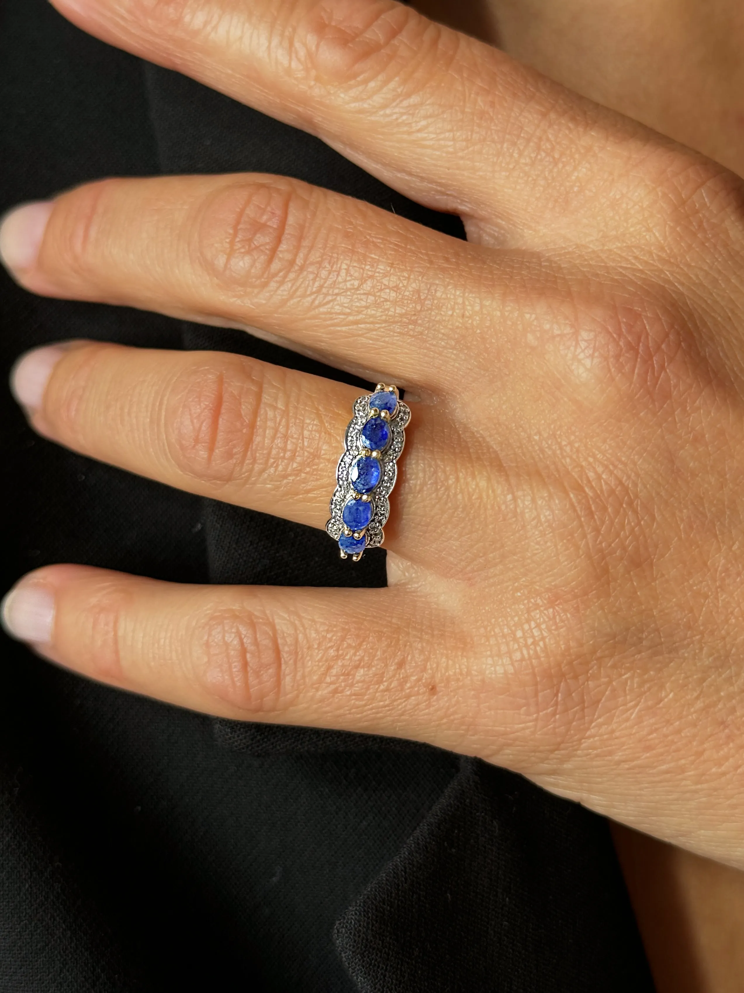 9k white gold ring assembled with HSI Diamond and blue Sapphire