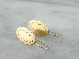 Drop Earrings with Simple Scalloped Motif