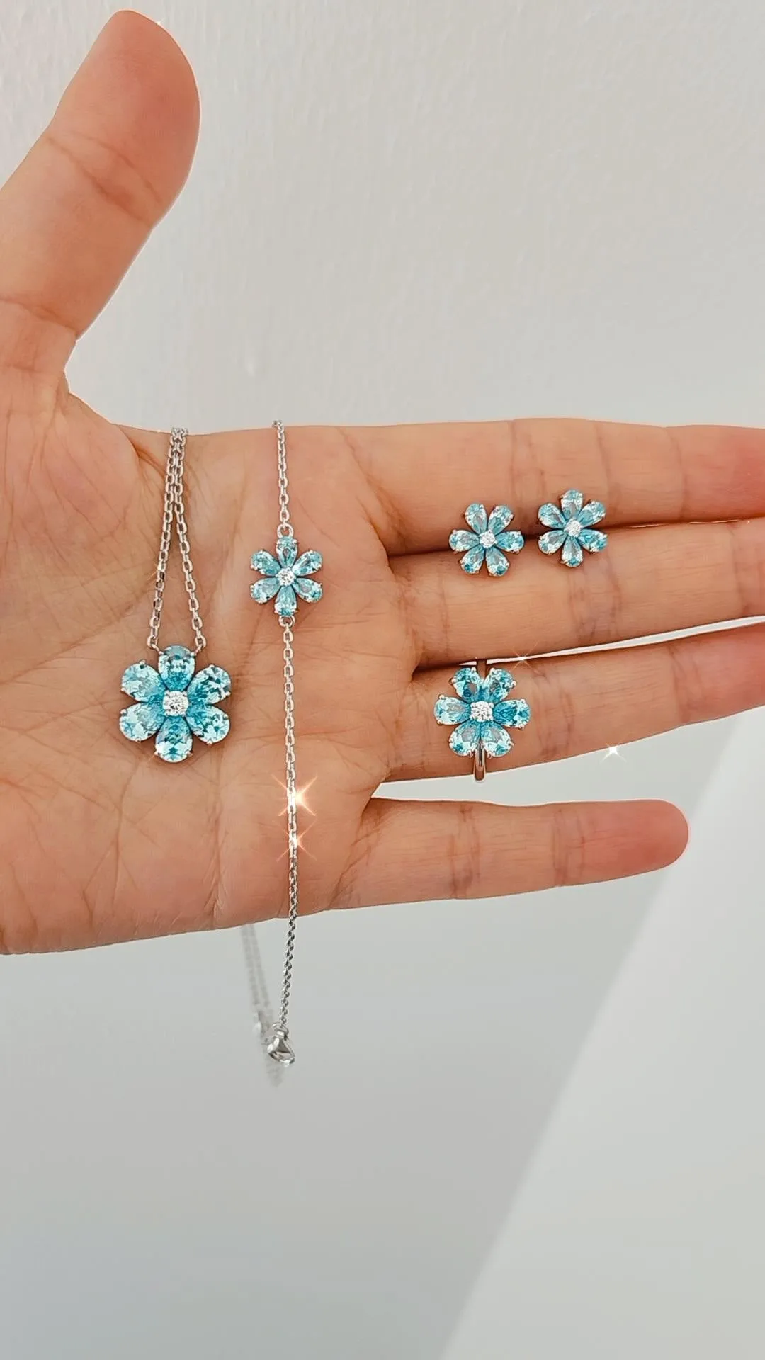 Elegant Blue Flower Ring in 925 Sterling Silver