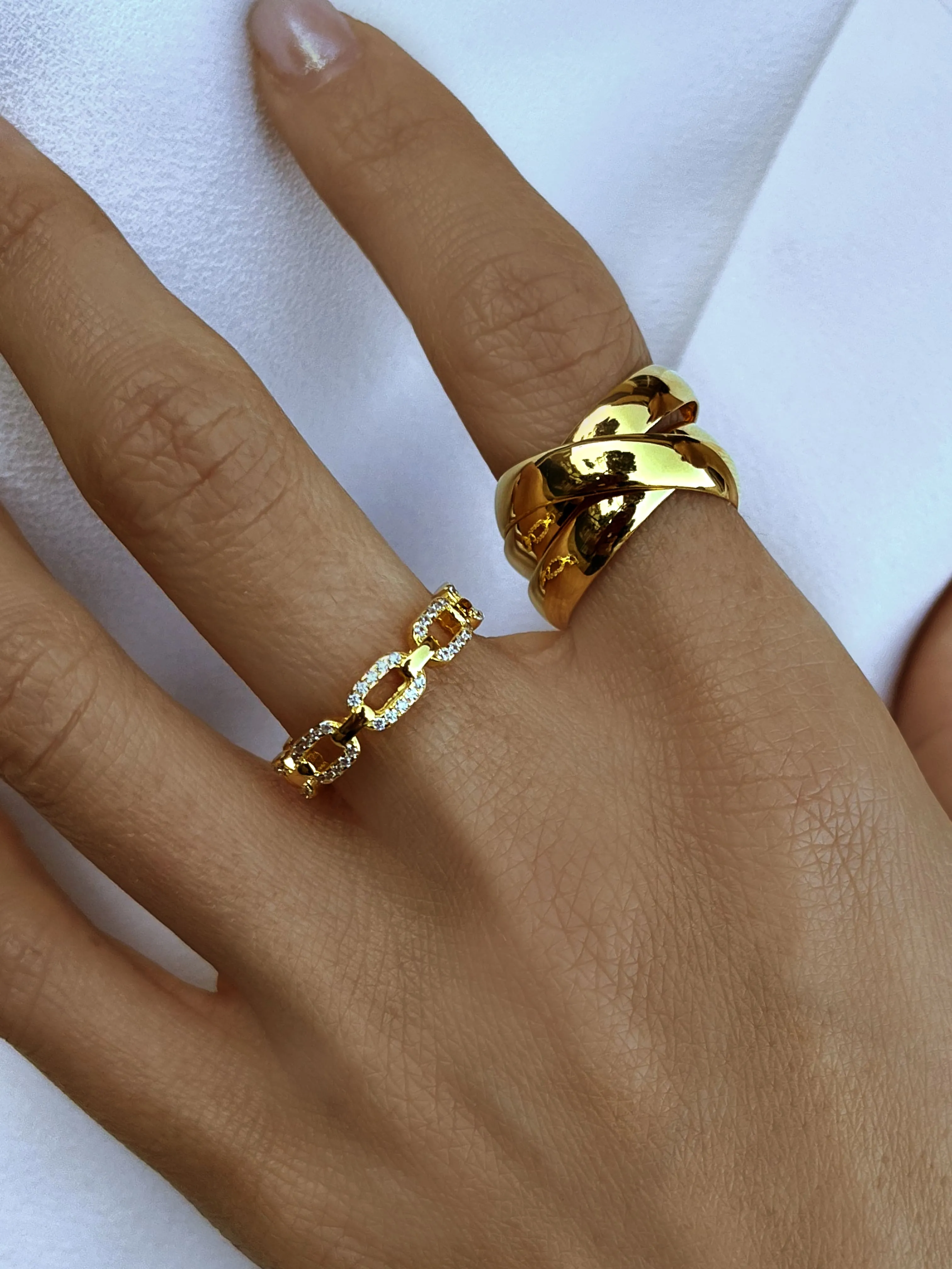 Gold ring 18k yellow gold assembled with zirconium oxide