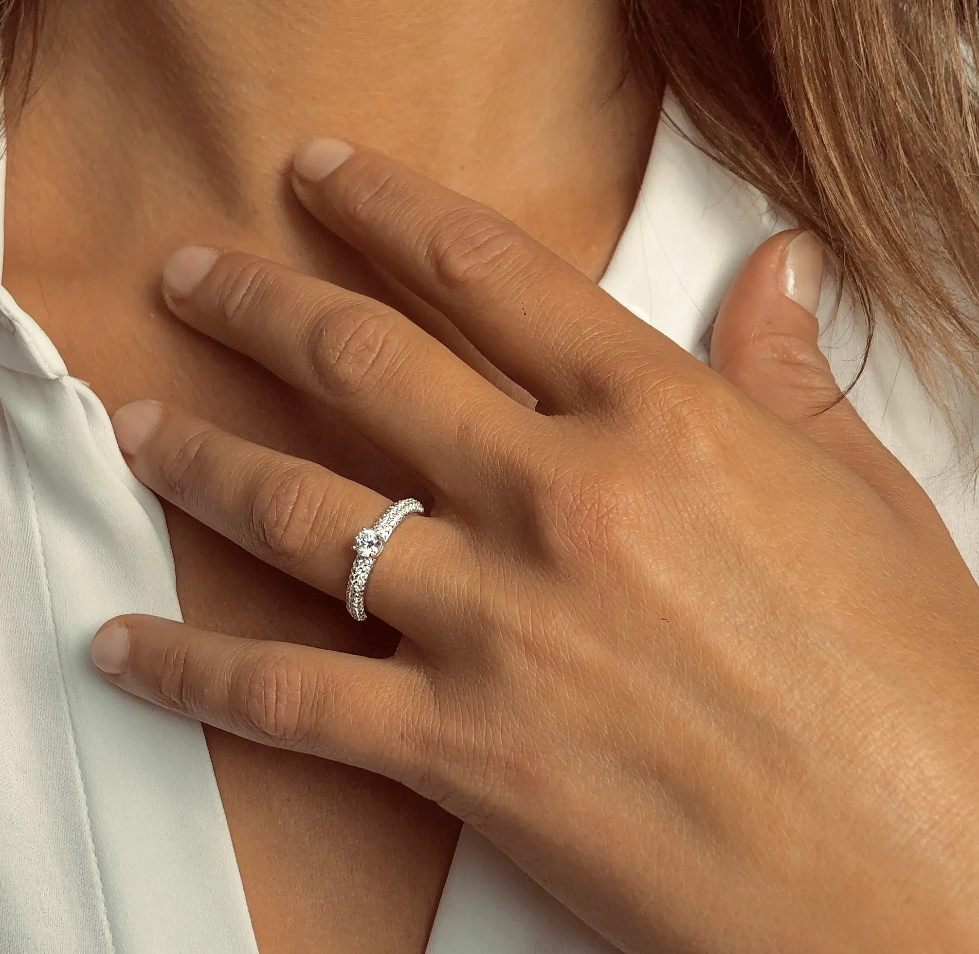 Rhodium plated 925 silver ring assembled with zirconium oxide