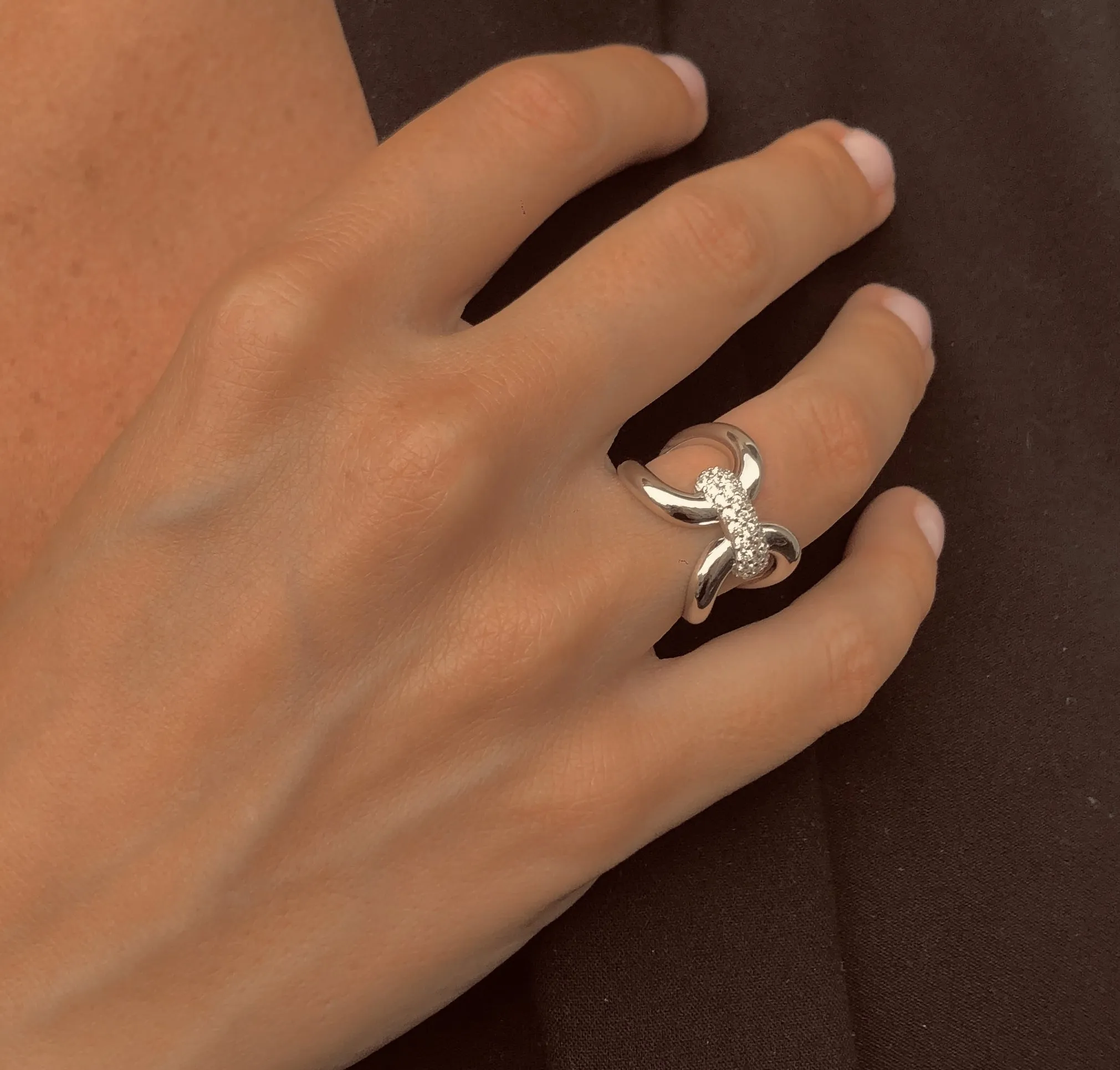 Rhodium plated 925 silver ring assembled with zirconium oxide
