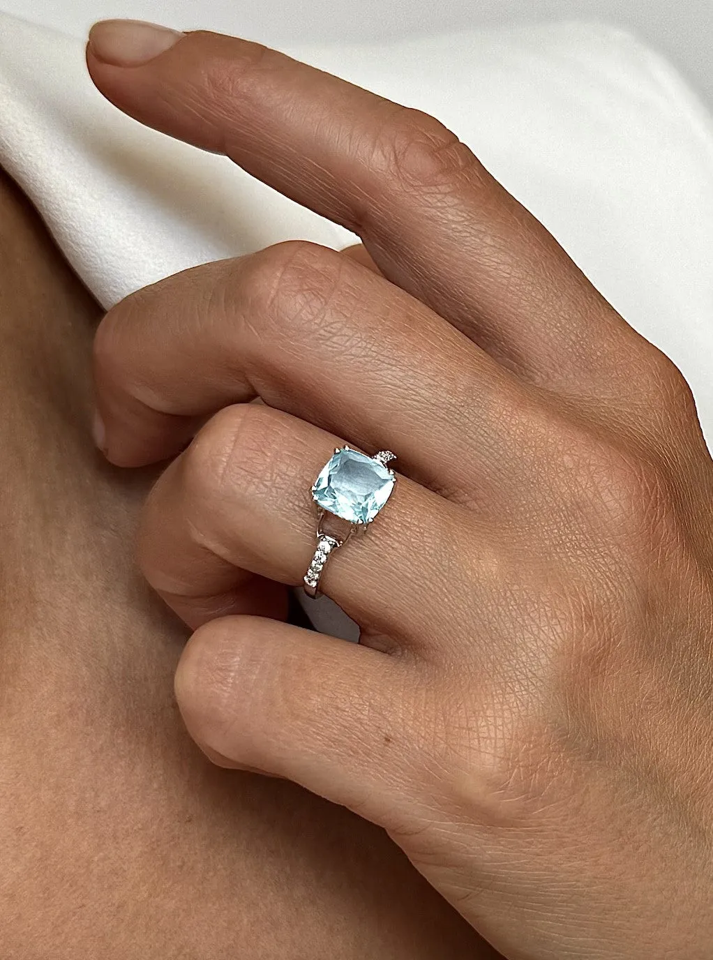 Ring in 925 Silver plated with Rhodium assembled with Sky Blue Topaz and Zirconium Oxide