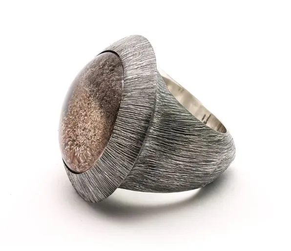 Round Iris Ring