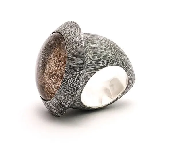 Round Iris Ring